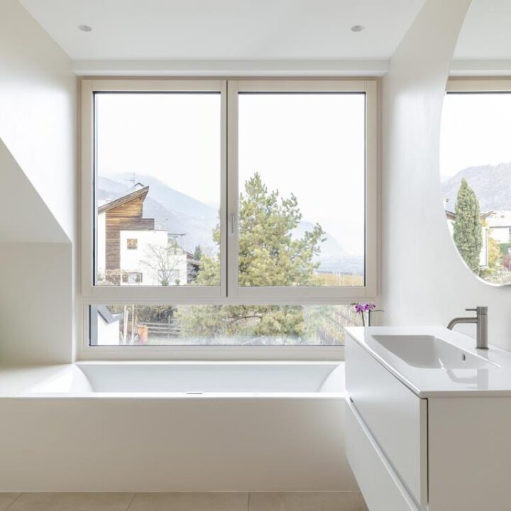 Professionelle Sanitärinstallation in einem Neubau in Südtirol